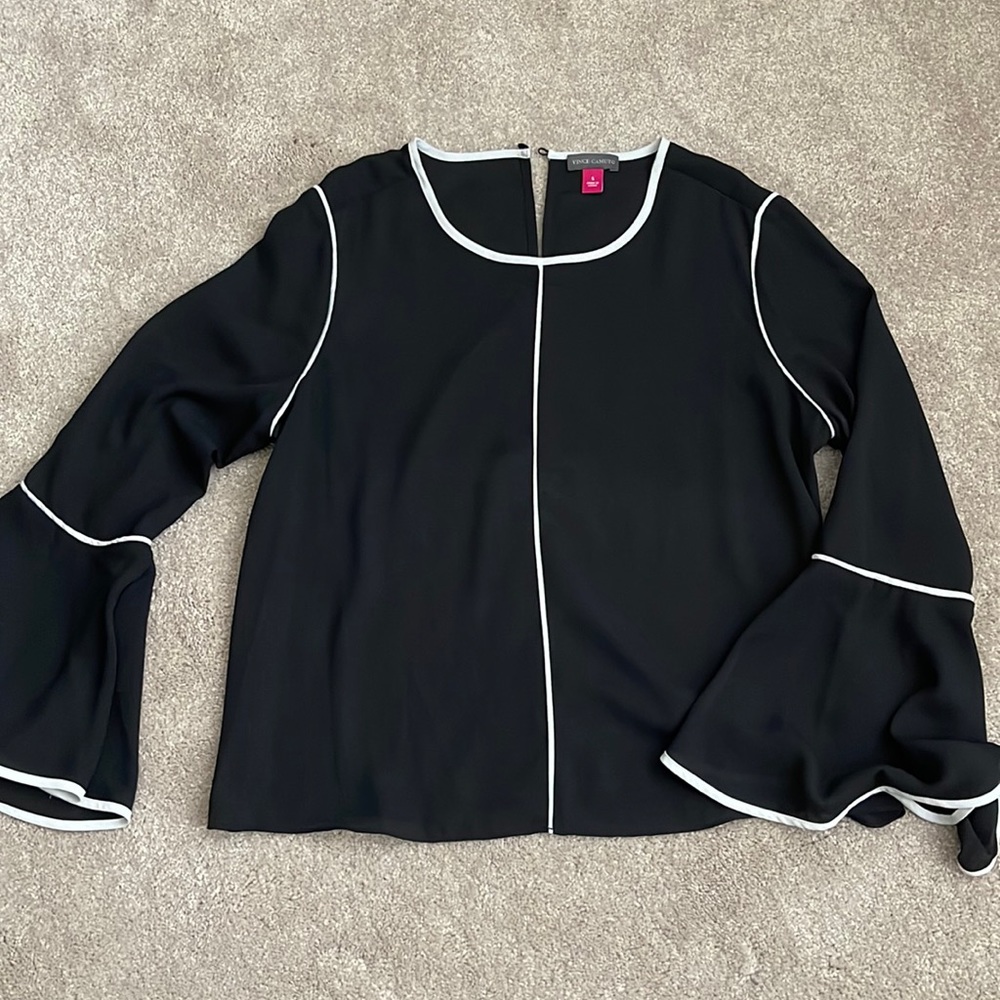 Vince Camuto elegant black & white top.